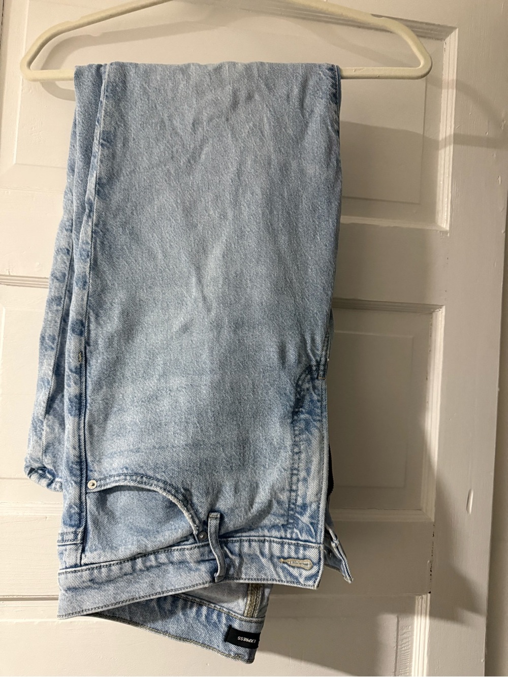 Express Women's Straight Leg Jeans in Light Blue Wash